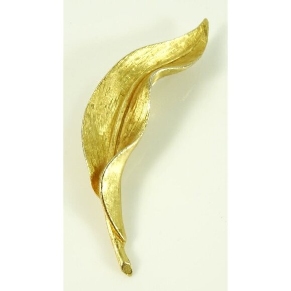 Boucher Signed Designer Brooch Vintage Goldtone Leaf Swirl - Picture 2 of 7